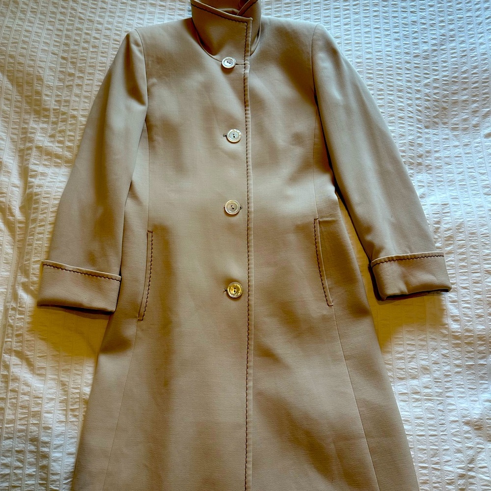 Cream Cinzia Rocca light coat size 2, but fits like a 4, Euro size 38